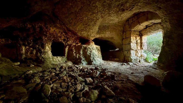 WATCH: Delve into Mosta's Hidden Catacombs with a Local Explorer - Oh My  Malta